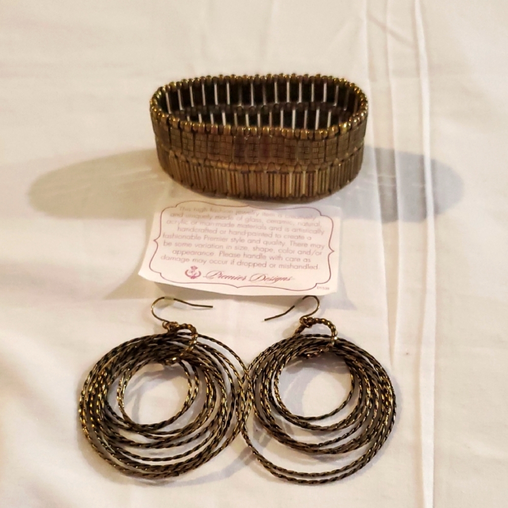 Elegant Gold-Toned Jewelry Set